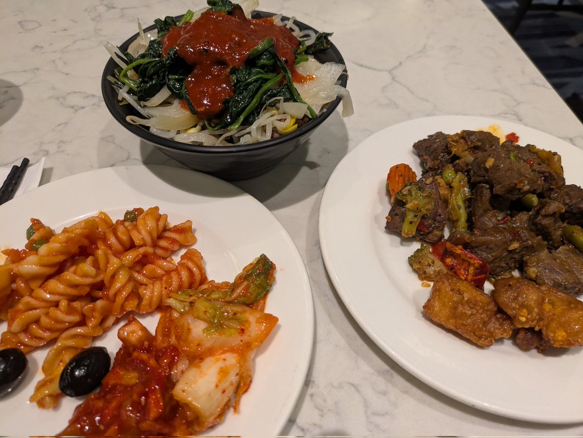Yasu6809's tweet photo. インチョン空港で朝の便まで待機
暇過ぎるから19時くらいにラウンジで爆食いしたった😆
落ち着いて寝れない😮‍💨 https://t.co/yGf7bl0Lls