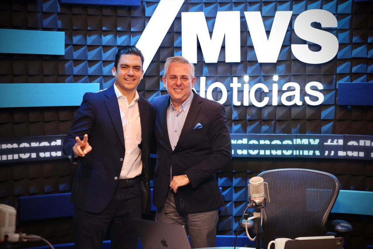 ElFranky_'s tweet photo. Así es como los pseudo periodistas cuestionan al poder https://t.co/GfkfuUagxH
