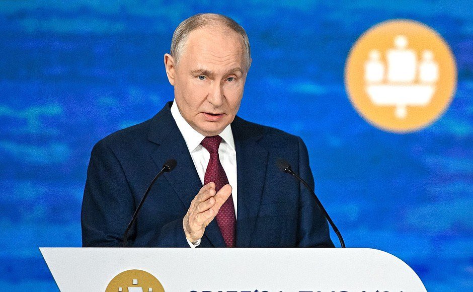 RusEmbHungary's tweet photo. 🎙 Vlagyimir Putyin orosz elnök beszéde a 29. Szentpétervári Nemzetközi Gazdasági Fórum plenáris ülésén (Szentpétervár, 2026. június 5.)

💬 Oroszország nemcsak fenyegetésnek, hanem hatalmas lehetőségnek is tekinti a globális változásokat⤵️

🔗 https://t.co/1a5fD0lp38 https://t.co/FiIrliYvyQ