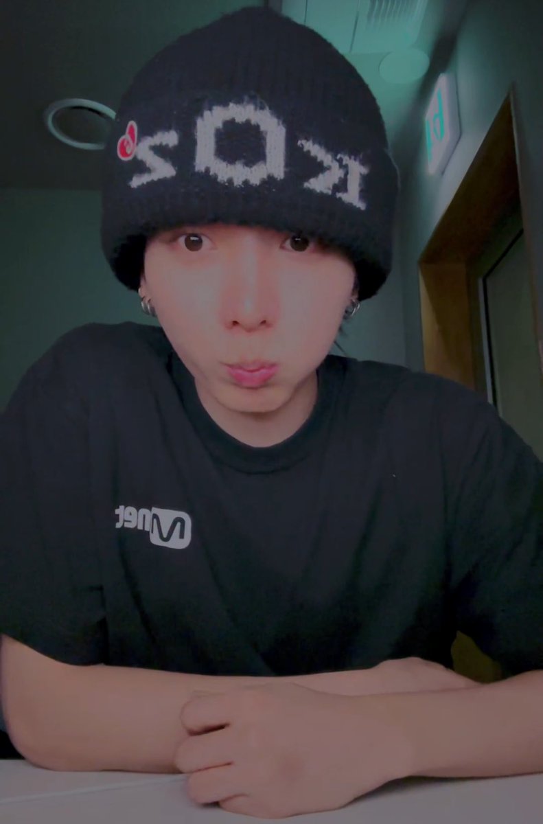 sa2sooo's tweet photo. 구라ㄴ
이 동그라미는뭔데? https://t.co/6CrzWr3yLx