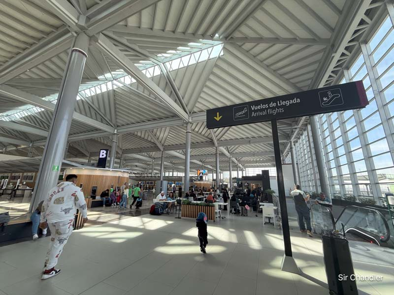 DonJericallo's tweet photo. @Hiramtorres 74,535 millones de pesos en un aeropuerto que no solucionó nada, solo cumplió un compromiso entre la cúpula de Morena.

Así tira dinero la "Cuarta Transformación" en nuestra cara, mientras la ciudadanía recibe agua con estiércol. https://t.co/DaUmkLRltZ