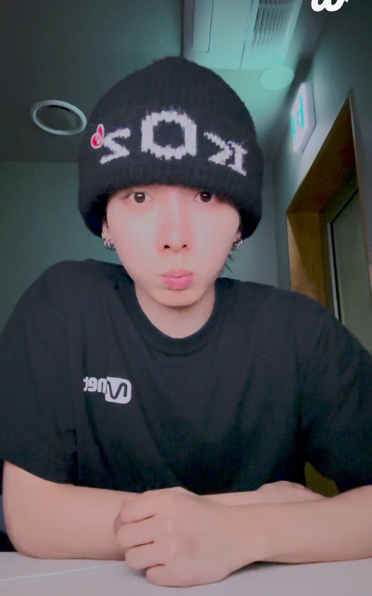 현 tweet media