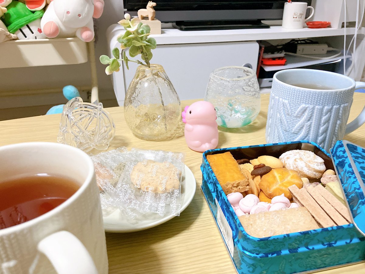 aaruto_'s tweet photo. かみあくの興奮で眠れず夜のティータイム https://t.co/yknQQzJ6rx