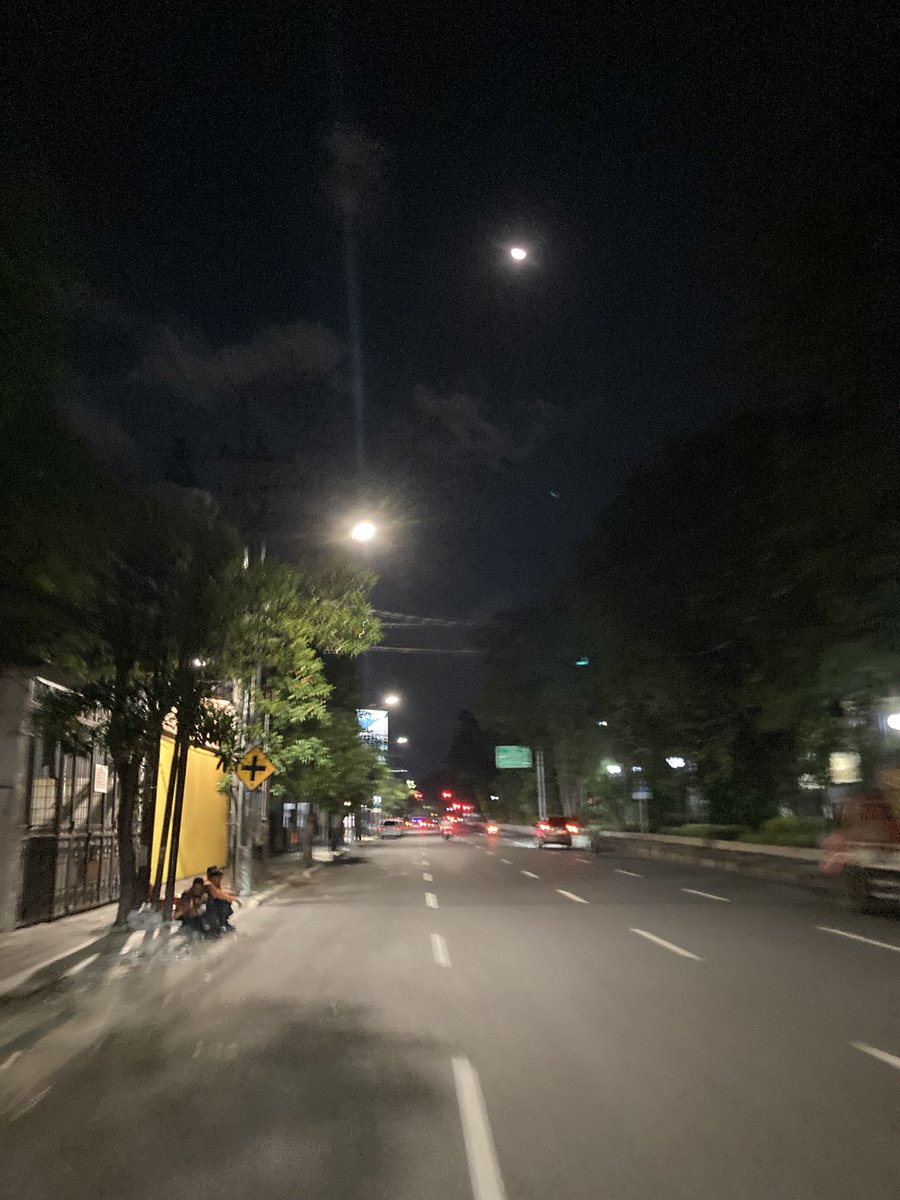 NomadenEngineer's tweet photo. Surabaya belum tidur. https://t.co/gmcEBNTnzU