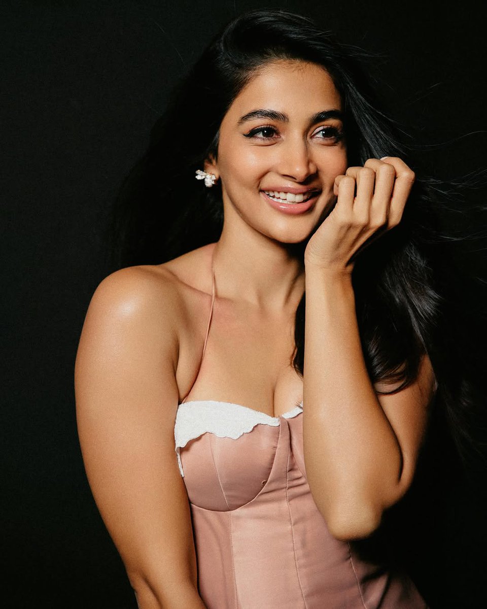 ActressDynamic's tweet photo. P o o j a H e g d e ✨😘❤️

#PoojaHegde https://t.co/uIVRrwhUQY