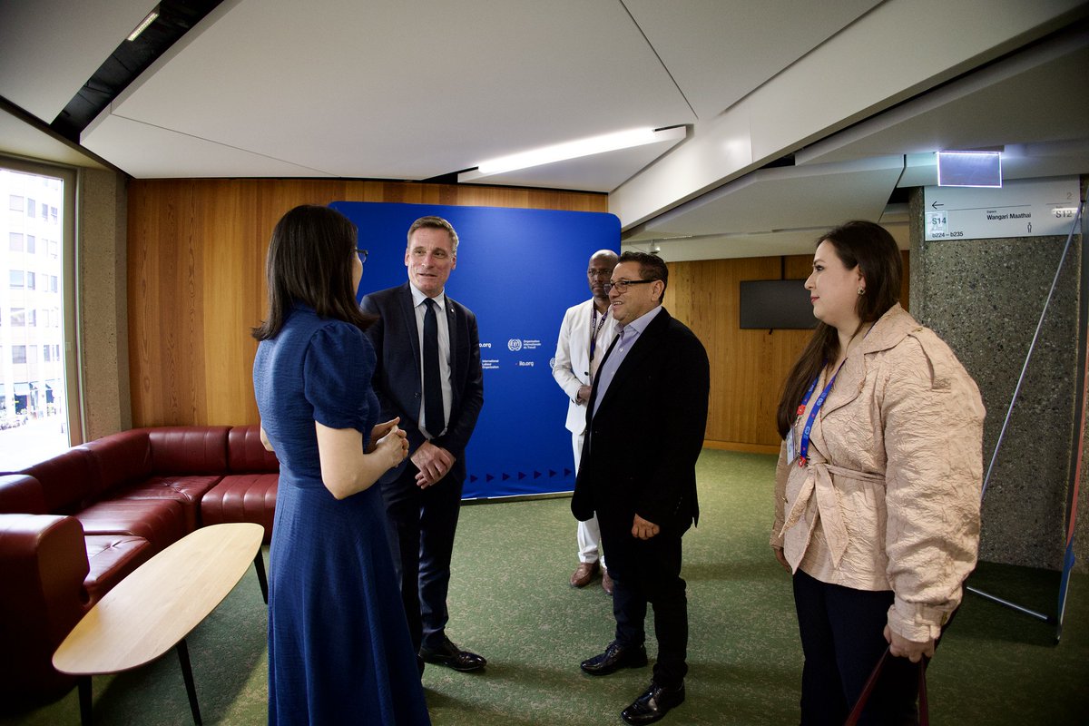 ILOACTRAV's tweet photo. During the 114th Session of the International Labour Conference (ILC 2026), @oliverroepke   met with a delegation from El Salvador led by the Minister of Labour and Social Security, @RolandoCastroSv , accompanied by the Ambassador of El Salvador in Geneva and representatives of trade unions.The Director of ACTRAV welcomed the Government’s efforts to strengthen social dialogue. The full involvement of all trade unions is essential. Oliver Röpke reaffirmed the International Labour Organization’s support for the promotion and implementation of International Labour Standards, particularly Conventions Nos. 87, 98 and 144 on freedom of association, collective bargaining, and effective tripartite consultation.
