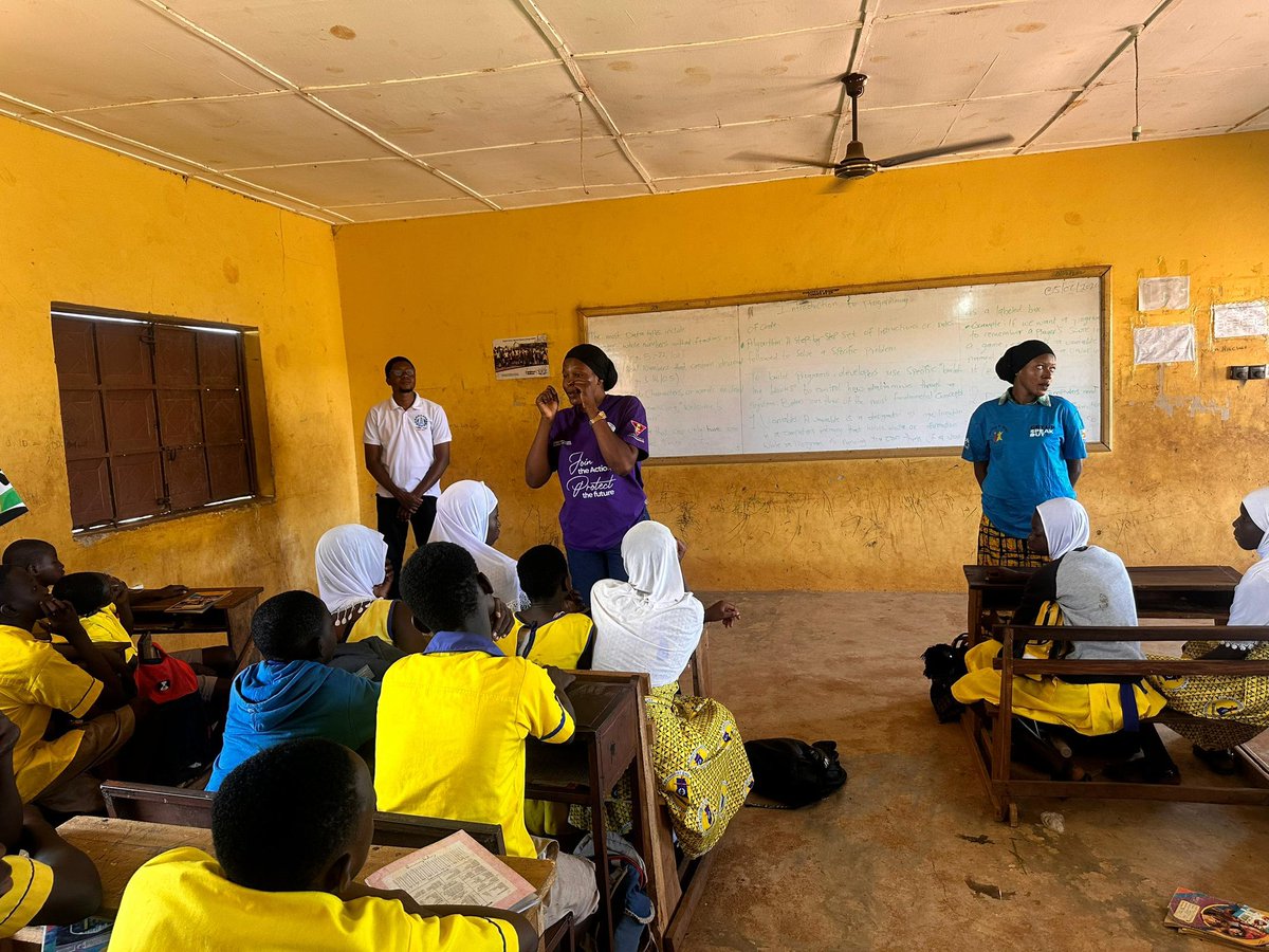 YAMghana's tweet photo. Do young people know their digital rights? This morning, YAM volunteers in Tamale took the conversation on Technology Facilitated GBV and #SRHR straight to the classroom at Gbanyamli Methodist School
YAM continues to empower young minds at all levels💪🏾
#TFGBV #SafeOnlineSpace https://t.co/Hm4t8W0eci