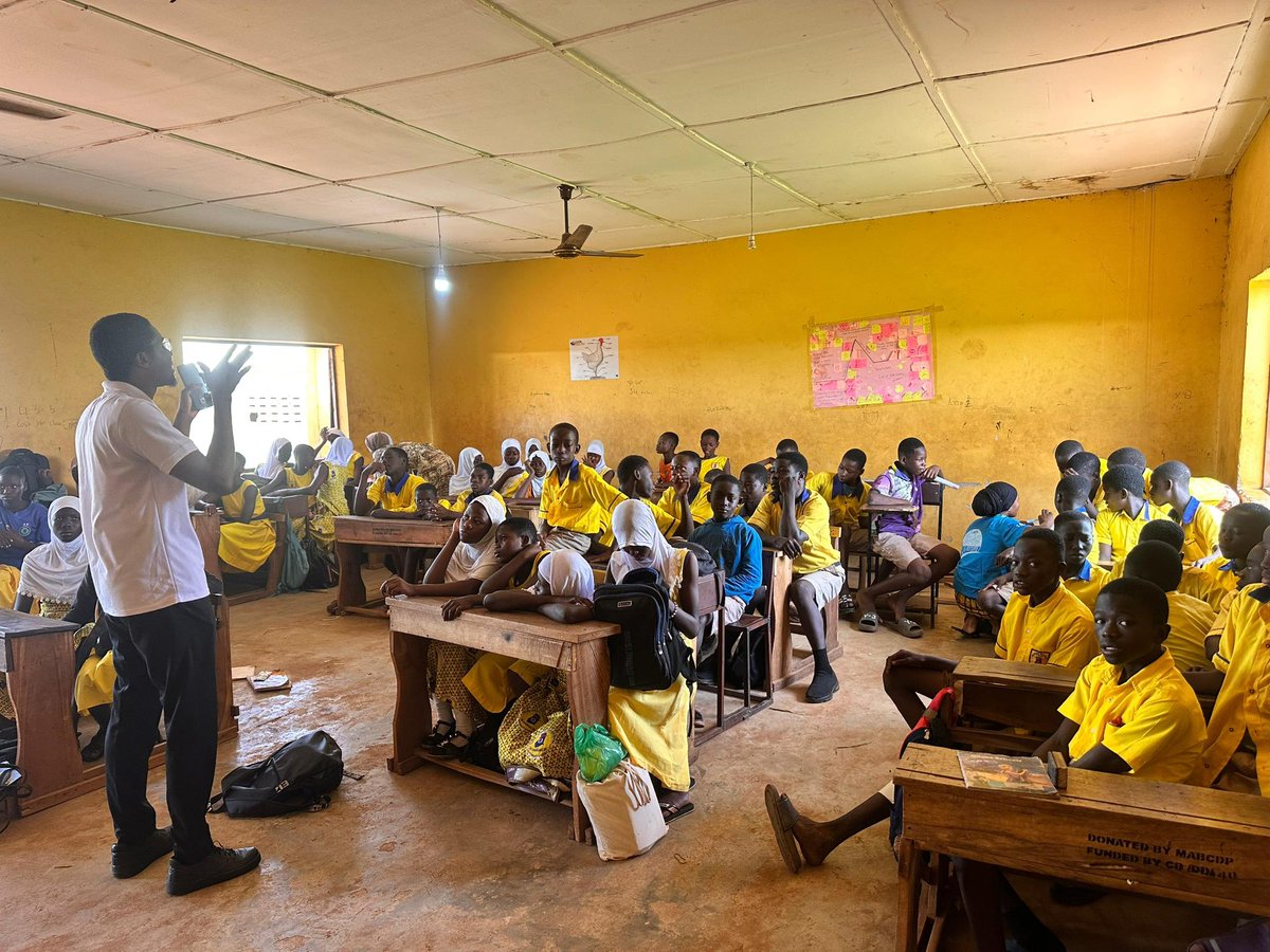 YAMghana's tweet photo. Do young people know their digital rights? This morning, YAM volunteers in Tamale took the conversation on Technology Facilitated GBV and #SRHR straight to the classroom at Gbanyamli Methodist School
YAM continues to empower young minds at all levels💪🏾
#TFGBV #SafeOnlineSpace https://t.co/Hm4t8W0eci