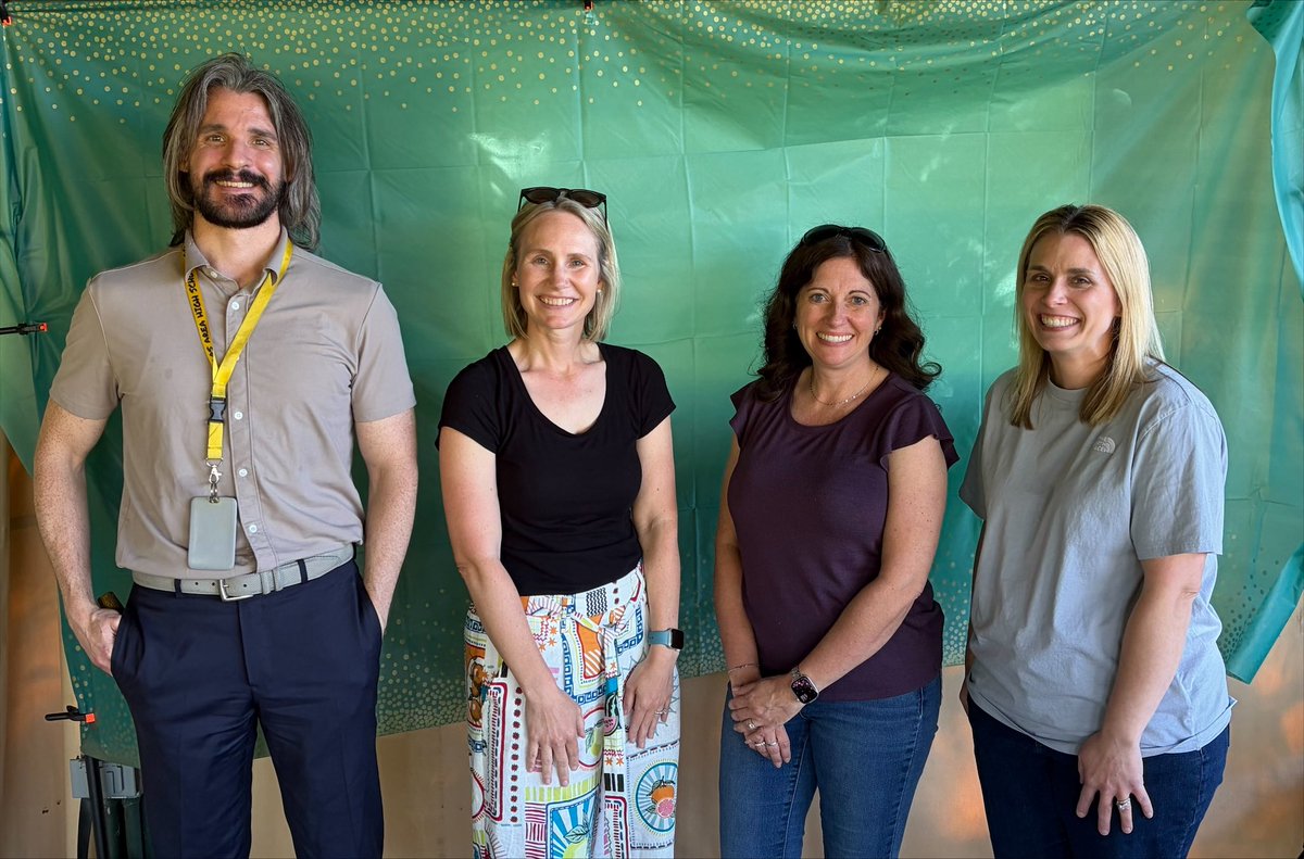 MarsAreaSD's tweet photo. 💙💛 On May 28, #marsarea School District’s ESL (English as a Second Language) teachers hosted a fun-filled ESL Family Picnic at Adams Township Community Park! Families came together to enjoy delicious food, games, and a variety of super fun activities. 🌳🍽️🎈#marsproud https://t.co/yz3NGXkodD