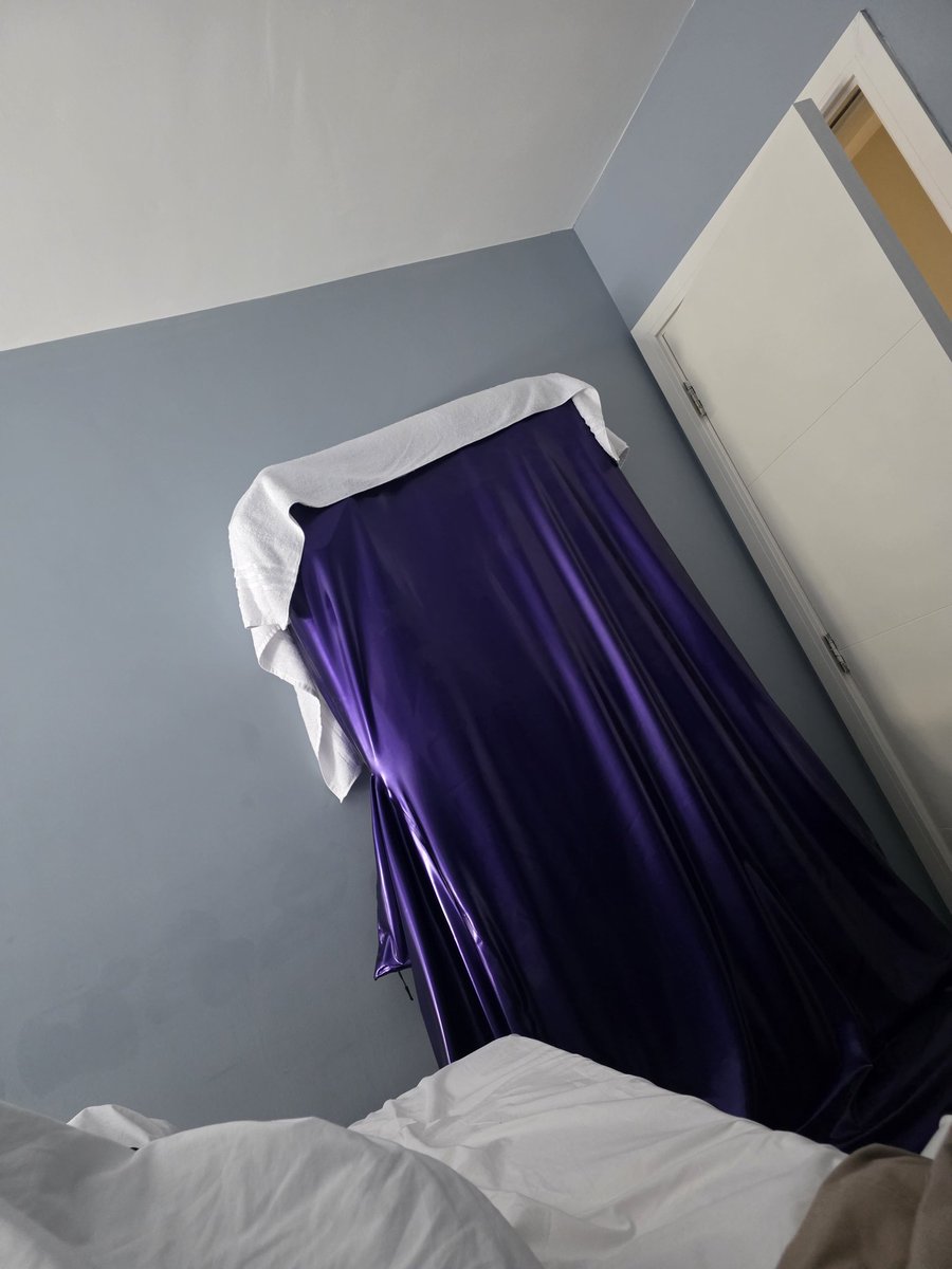 arc4084's tweet photo. the vacbed addiction is real, it's just staring at me...I wanna be in it again... https://t.co/DfXDuyz9dV