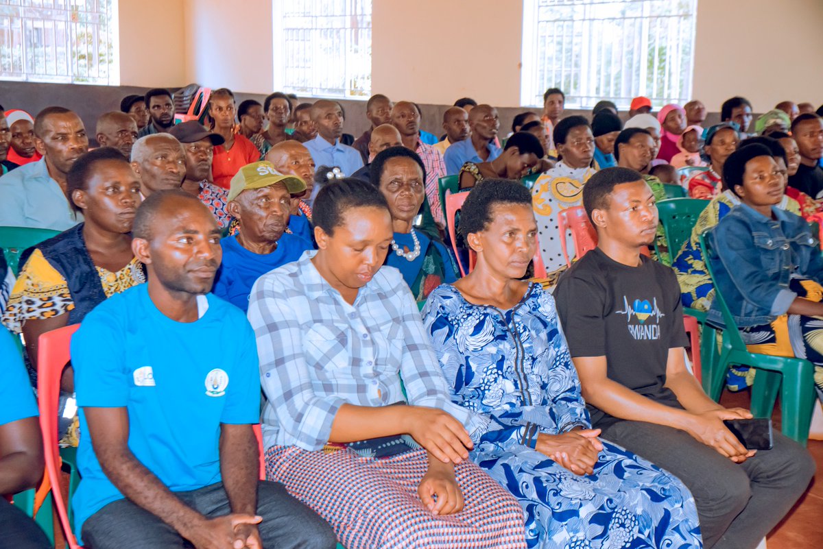 muramasector1's tweet photo. Umuyobozi w'akarere wungirije ushinzwe Ubukungu n'iterambere @NgomaDistrict Bwana MAPAMBANO Cyriaque yifatanyije na bamarayika murinzi mu birori byo kwizihiza umunsi mukuru wa Marayika murinzi ni umunsi wari ufite insanganyamatsiko igira iti "Wite ku mwana wese nk'uwawe" https://t.co/fuYEg0yoXi