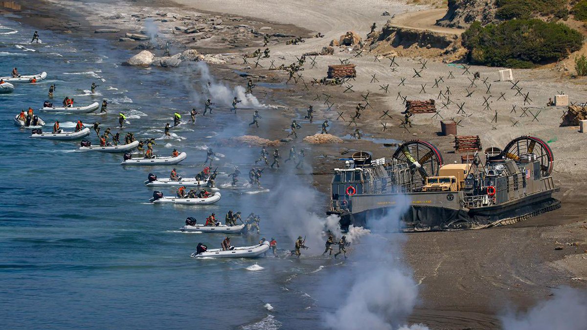 diplomaticwar's tweet photo. 🔴 Dün Türkiye dört denizi kapsayan dev bir tatbikat başlattı: 125 gemi, 18 bin asker, yerli füzeler. Aynı hafta İsrail gazeteleri "İran'ın 20 yılda yapamadığını Türkler başardı" diye yazdı. Yunanistan ise yine tek başına ne yapacağını bilemedi.

▫️ Çünkü Atina'nın elinde tek bir gerçek var: yalnız başına Türkiye ile baş edemeyeceğini bildiği için sürekli birilerine yaslanmak.

▫️ Bu sefer rakamlarla ve düşmanın kendi itirafıyla bakalım. Devamı 👇