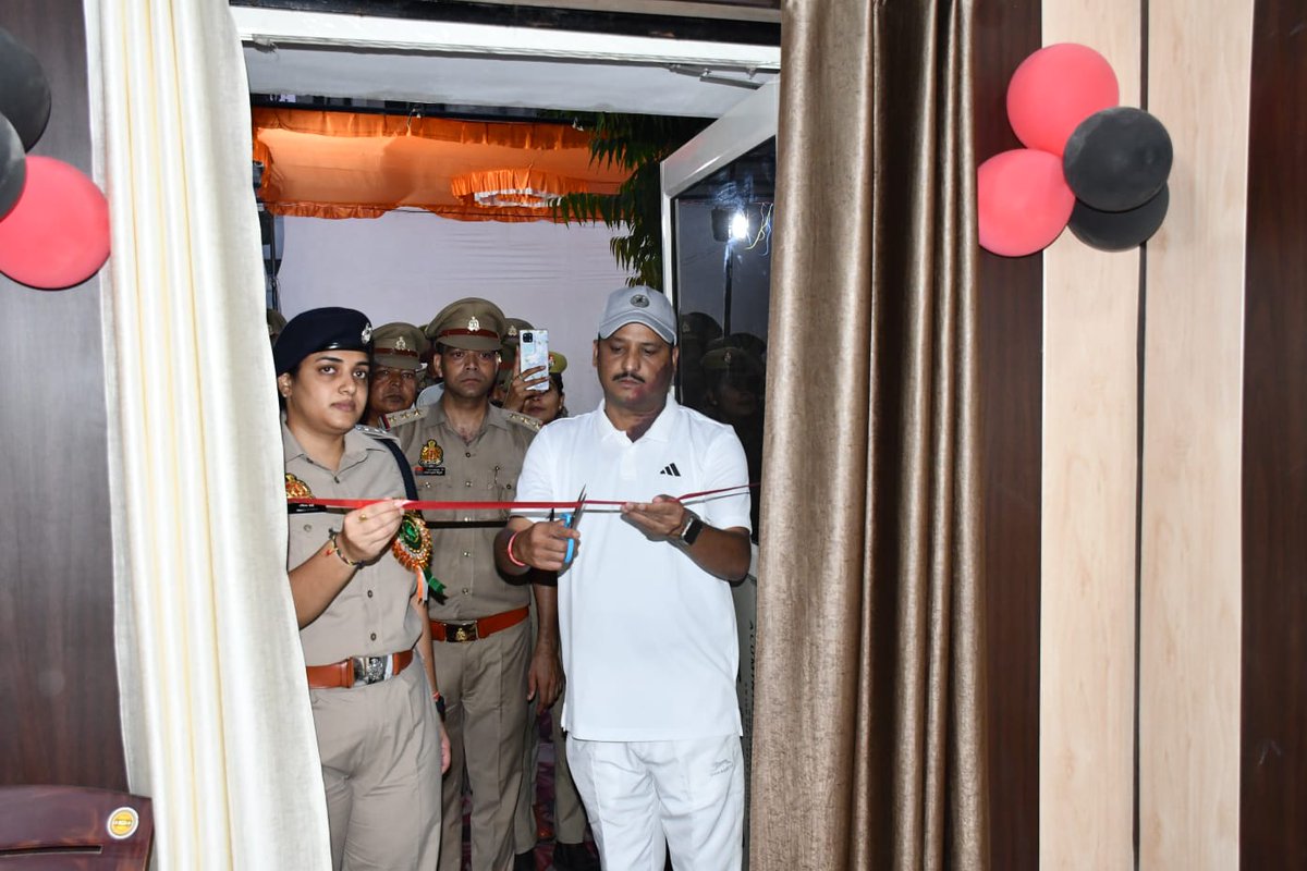 ipsajaysahni's tweet photo. जनपद बदायूँ के थाना बिनावर में नवनिर्मित मिशन शक्ति केन्द्र व जीर्णोद्धार किये गये प्रभारी निरीक्षक कक्ष का उद्घाटन किया गया तदोपरांत मिशन शक्ति केंद्र पर प्रचलित अभिलेखों का निरीक्षण कर संबंधित को आवश्यक दिशा-निर्देश दिये गये। https://t.co/ILCK1Vjh69