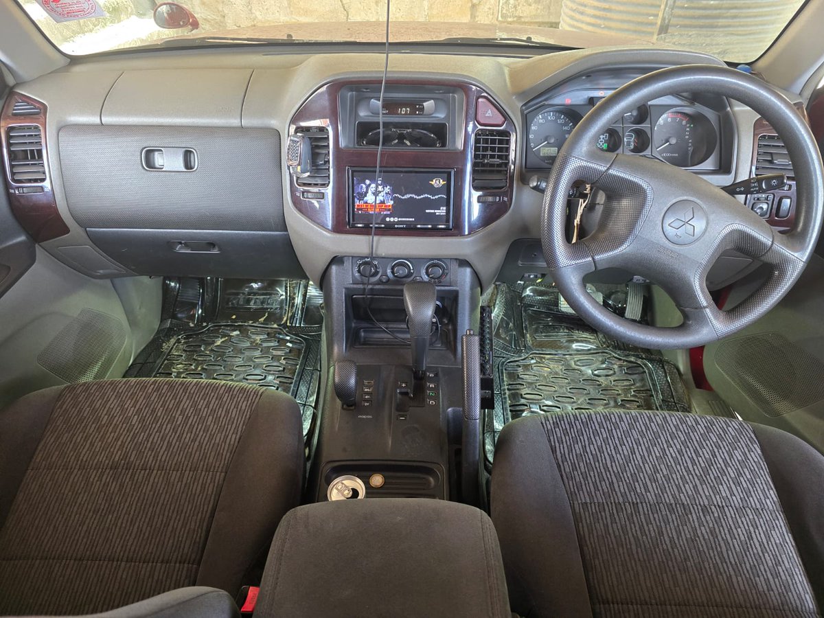 DerrickUdu55582's tweet photo. Pajero 
Automatic 
3000cc petrol 
1,100,000ksh
0799561061 https://t.co/iQtiMLcA8I