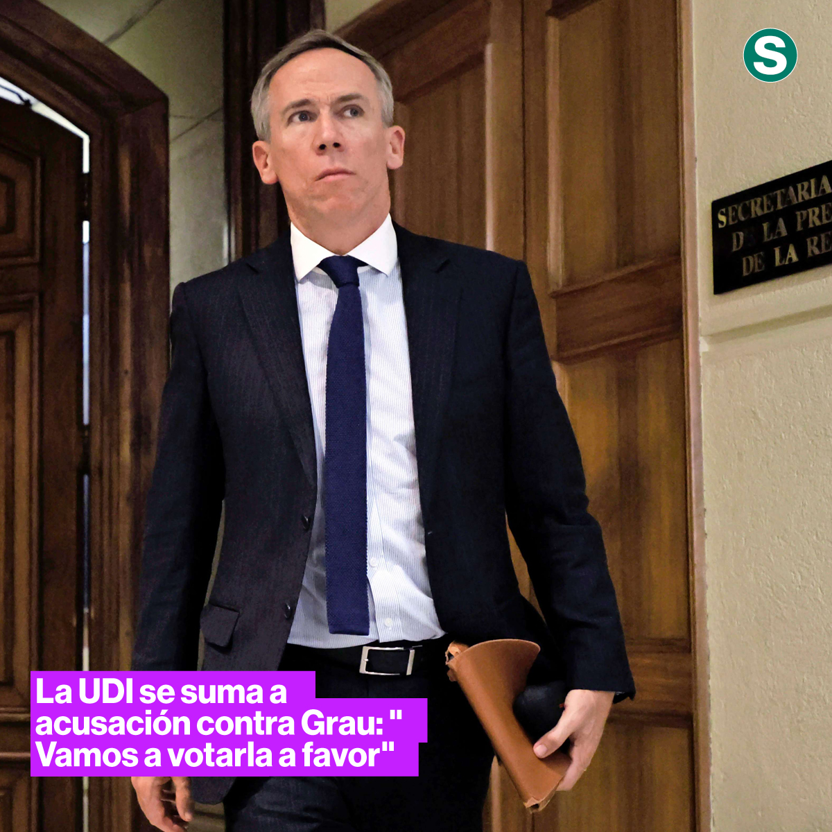 La_Segunda's tweet photo. “Está muy bien hecha”. Con ese argumento, la UDI anunció que votará a favor de la acusación constitucional contra Nicolás Grau, aunque no la firmará. La ofensiva impulsada por Libertarios y Republicanos ya suma 57 votos comprometidos. 👉 https://t.co/E62wfcQobn https://t.co/bJEPzbm4GK
