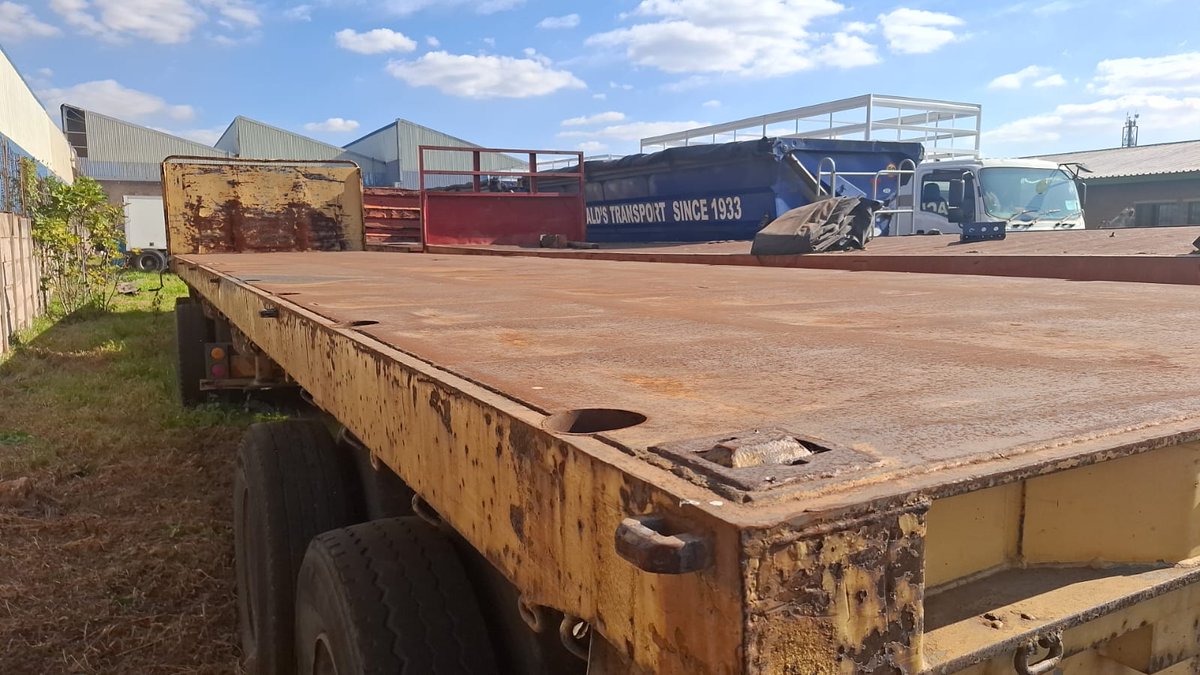 NeoTradeTrucks's tweet photo. SUPERLINK FLATDECK TRAILER
6M X 12M
SATB
1996 Model
R220 000
Straight Pric
Needs Touch Ups
Henred Mechanical Suspension
Good Condition
Papers in Order
Call or WhatsApp on +27 74 583 074 583 6135
#Logistics
#Superlink
#flatdecktrailer
#trailers
#crossborder https://t.co/MarTkWRIGe