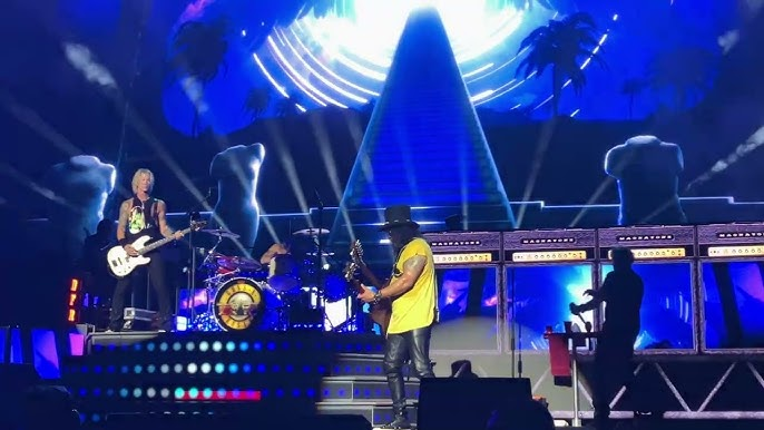 markdpfan's tweet photo. YESTERDAY in GLIWICE  🇵🇱
                  👎
G  u  n  s  N’  R  o  s  e  s 
                  🌹
Sweet  Child  o'  Mine 
                Gliwice Poland 2026

🎸🌹🎤https://t.co/WvhOi21pVa https://t.co/6g01rg5YHB