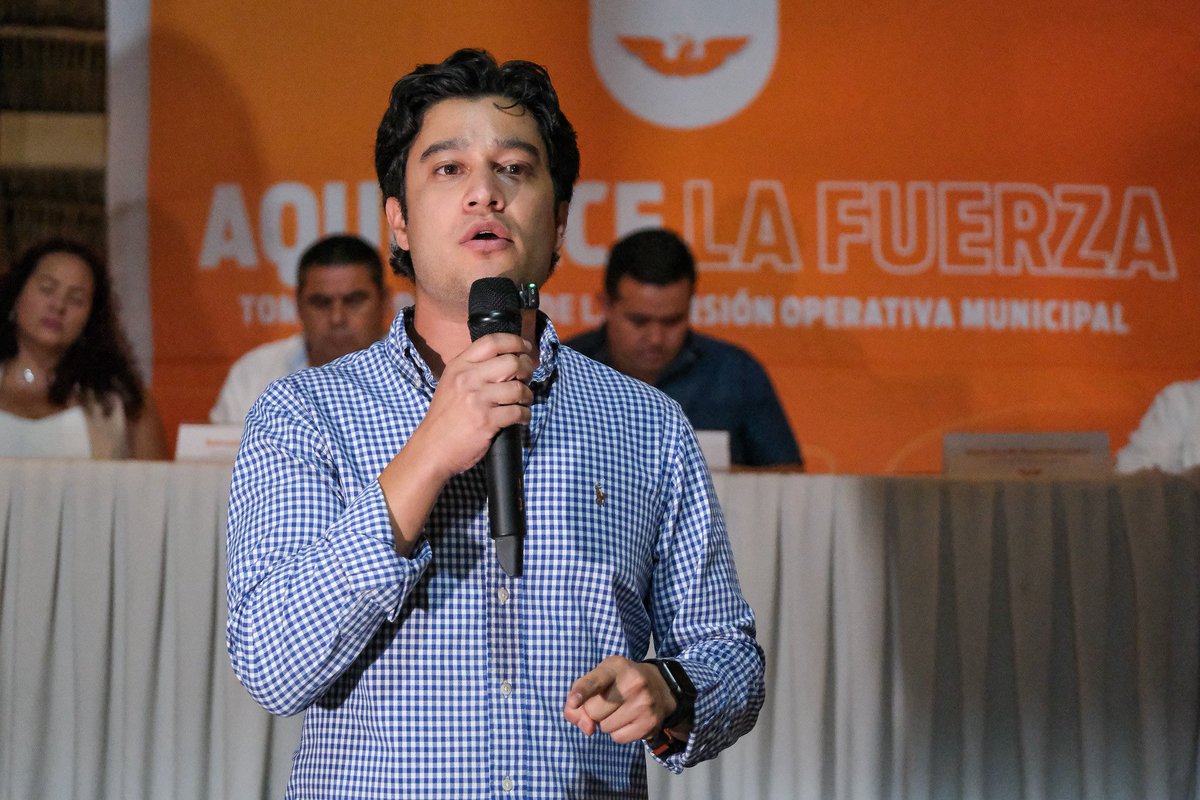 jovenesjalmov's tweet photo. Seguimos recorriendo todo nuestro estado 🍊

Nos lanzamos a las tomas de protesta de las Coordinaciones Municipales de Chapala y Jocotepec, además de continuar escuchando las ideas y propuestas de las y los jóvenes a través de nuestro Lienzo de la Esperanza ✍🏻 https://t.co/lvrYTprqAN