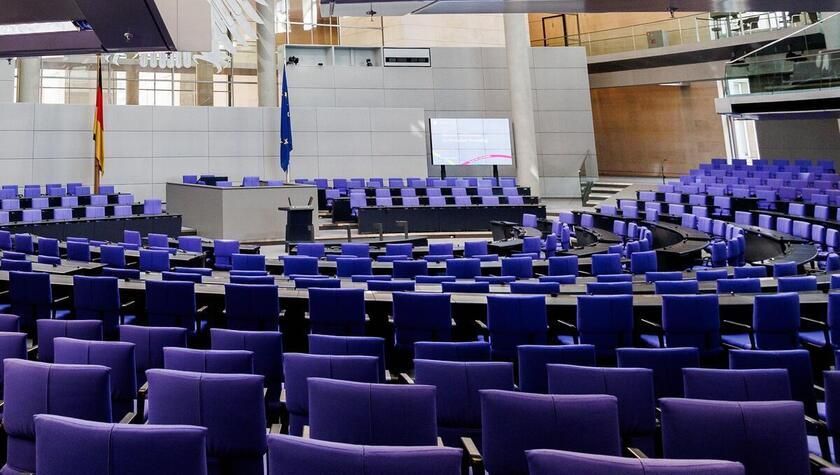 DWN_de's tweet photo. Umfrage beziffert wackelige Zukunft: Deutsche zweifeln an Koalition und Sozialpolitik (Umfrage beziffert wackelige Zukunft: Deutsche zweifeln an Koalition und Sozialpolitik) https://t.co/7mamalIEfV https://t.co/Bjuvh6IMwk