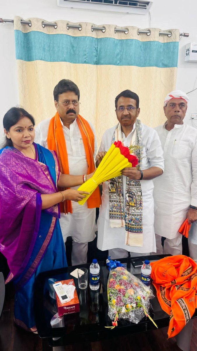mlaarrah's tweet photo. भभुआ परिसदन में एनडीए कार्यकर्ताओं से आत्मीय भेंट एवं संवाद का अवसर मिला। संगठनात्मक विषयों तथा क्षेत्रीय विकास से जुड़े महत्वपूर्ण मुद्दों पर सार्थक चर्चा हुई। आप सभी के स्नेह, सहयोग एवं समर्पण के लिए हृदय से आभार। https://t.co/IcYHdtwoTN