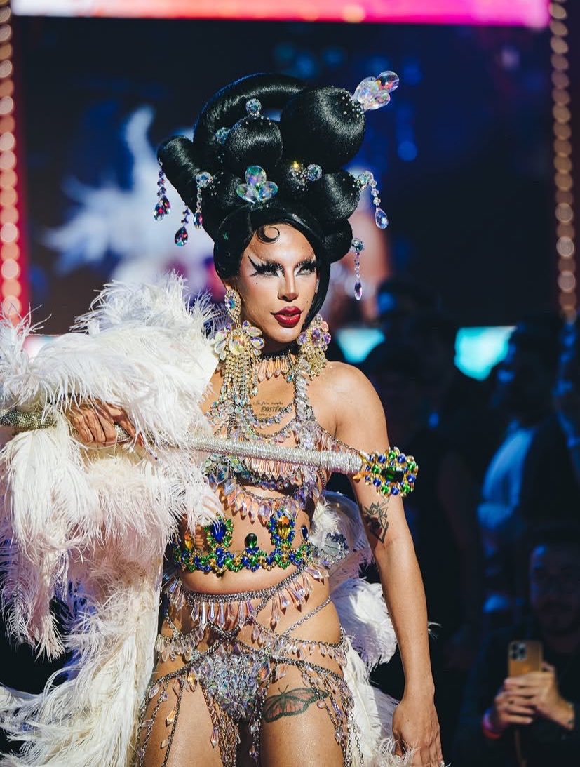 DragRaceBrasil's tweet photo. Simplesmente Organzza e Ruby Nox no Pink Carpet! ⚔️👑 #DragConBrasil https://t.co/plXbP3TuDH