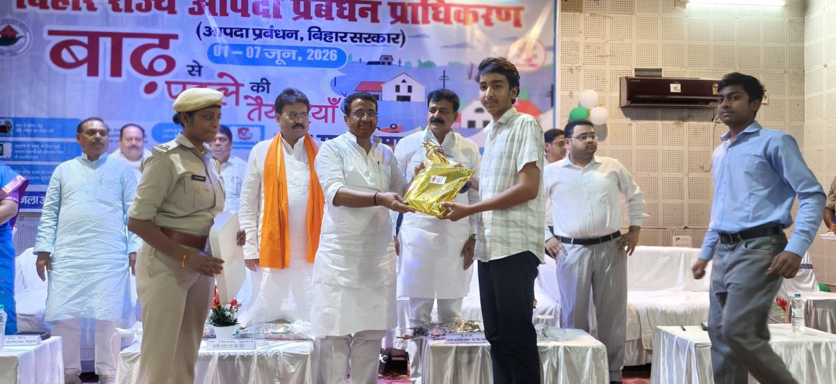 mlaarrah's tweet photo. विश्व पर्यावरण दिवस के अवसर पर बाढ़ पूर्व तैयारी सप्ताह के तहत आयोजित प्रतियोगिताओं के विजेता प्रतिभागियों को सम्मानित कर उनका उत्साहवर्धन किया गया। आपदा जागरूकता एवं पर्यावरण संरक्षण के प्रति युवाओं की सहभागिता अत्यंत प्रेरणादायक है।

🏆🌱 सभी विजेताओं को हार्दिक बधाई। https://t.co/ObUb5JORU8