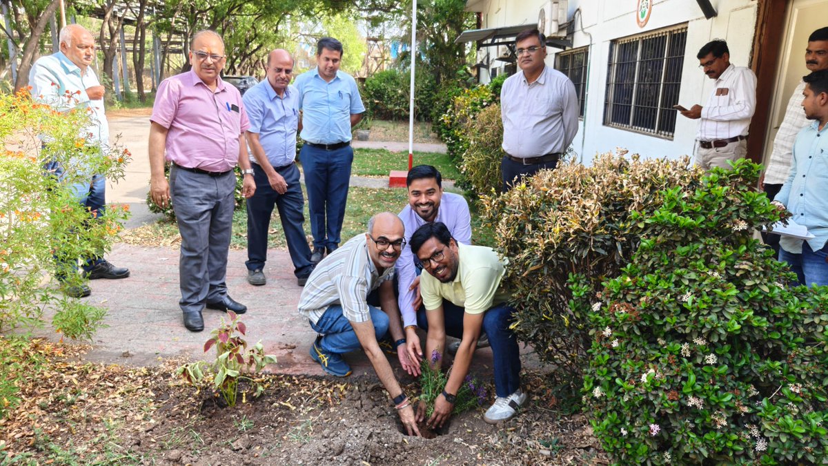 copper_ltd's tweet photo. Plantation drive was done by Sh. Abhimanue Singh, ED & Unit Head (GCP/TCP), GCP Executives and M/s Lohum Team at Gujarat Copper Project, Bharuch.

#WorldEnvironmentDay #BeatPlasticPollution #Sustainability #GreenFuture #EnvironmentalStewardship #ResponsibleMining #ESG #WaterConservation #RenewableEnergy #GoGreen #SustainableDevelopment #EcoFriendly #GreenMining #MiningForTomorrow #CopperForFuture #HindustanCopperLimited #PSUPride #NationBuilding #ViksitBharatSanwad 
@MinesMinIndia
@kishanreddybjp
@satishdubeyy
@mygovindia