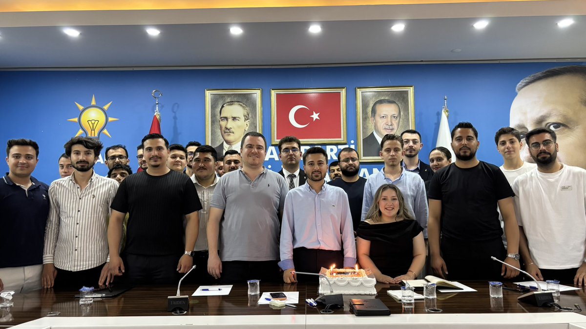 denizliakgenc's tweet photo. Gençliğin heyecanını, dava bilincini ve teşkilat ruhunu en güçlü şekilde temsil eden AK Parti Denizli Gençlik Kolları İl Başkanımız Sayın Mahmut Mert Çelik’in doğum gününü kutluyoruz.

Azmi, liderliği ve ortaya koyduğu gayretle bizlere yol gösteren Başkanımıza; sağlık, mutluluk, başarı ve bereket dolu nice yıllar diliyoruz.

Rabbim yeni yaşında hayırlı hizmetler yapmayı nasip etsin, yolunu ve bahtını açık eylesin.

İyi ki doğdunuz Başkanım, nice yaşlara!  🎂