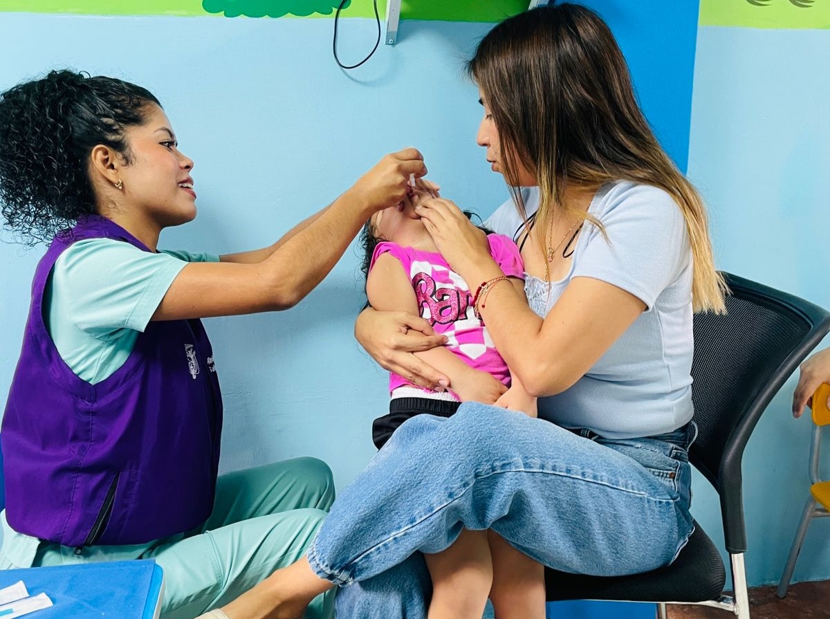 Salud_Guayas's tweet photo. #MSPEnTerritorio | Cuidar el desarrollo físico e intelectual de los más pequeños, es el principal objetivo de las brigadas de vacunación de @Salud_Ec, que acuden a las unidades educativas y Centros de Desarrollo Infantil para su inmunización para protegerlos de enfermedades. https://t.co/0M4jobjEf0