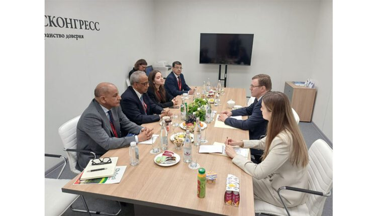 mauritaniahadth's tweet photo. بحث وزير الشؤون الاقتصادية والتنمية عبد الله ولد سليمان ولد الشيخ سيديا مع نائب وزير الطاقة الروسي رومان مرشفين تعزيز التعاون في قطاع الطاقة واستثمار الفرص الواعدة بموريتانيا، على هامش منتدى سانت بطرسبورغ 2026. 
#موريتانيا_الحدث https://t.co/ODwpWq9x4B