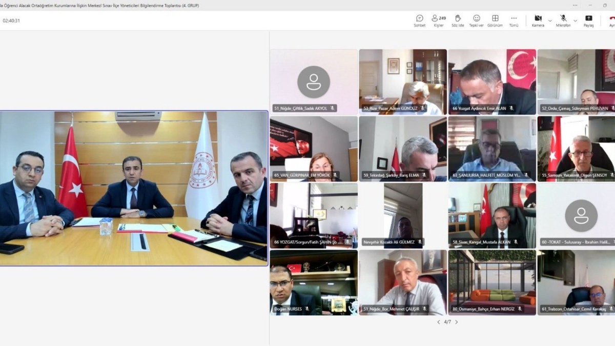 mebodsgm's tweet photo. LGS KAPSAMINDA GERÇEKLEŞTİRİLECEK MERKEZİ SINAVA YÖNELİK İLÇE MİLLÎ EĞİTİM MÜDÜRLERİYLE ÇEVRİM İÇİ DEĞERLENDİRME TOPLANTILARI GERÇEKLEŞTİRİLDİ

Liselere Geçiş Sistemi (LGS) kapsamında 13 Haziran 2026 tarihinde gerçekleştirilecek Sınavla Öğrenci Alacak Ortaöğretim Kurumlarına İlişkin Merkezî Sınav öncesinde, sınav süreçlerinin değerlendirilmesi ve sınav güvenliğine yönelik alınacak tedbirlerin ele alınması amacıyla 4-5 Haziran 2026 tarihlerinde Genel Müdürümüz Sayın Erdal Kılınç başkanlığında çevrim içi toplantılar gerçekleştirildi.

Toplantılara, sınavın uygulanacağı 81 ilimizin 920 ilçesinde görev yapan ilçe millî eğitim müdürleri katıldı. 

4 grup şeklinde yapılan toplantılarda sınav öncesi hazırlıklar, sınav evraklarının güvenliği, sınav günü uygulanacak tedbirler ve koordinasyon süreçleri hakkında değerlendirmelerde bulunuldu.
@tcmeb 
@Yusuf__Tekin 
@farukyelkenci 
@erdalkilinc27