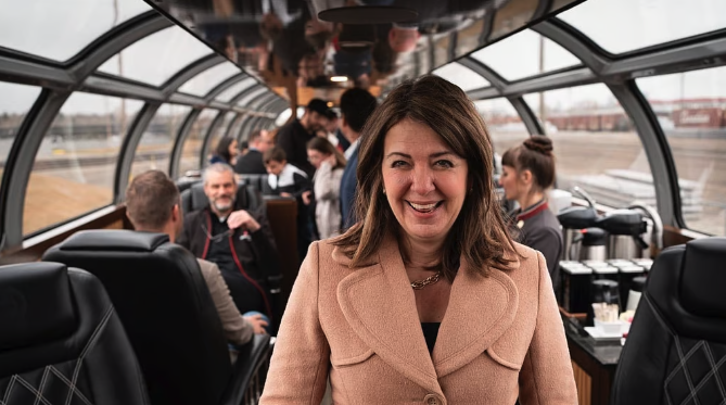 WSOnlineNews's tweet photo. 🚨 Alberta spends $15 million to advance Calgary-Edmonton passenger rail plans

Link in thread 🧵 https://t.co/Ztu8L3zQDg