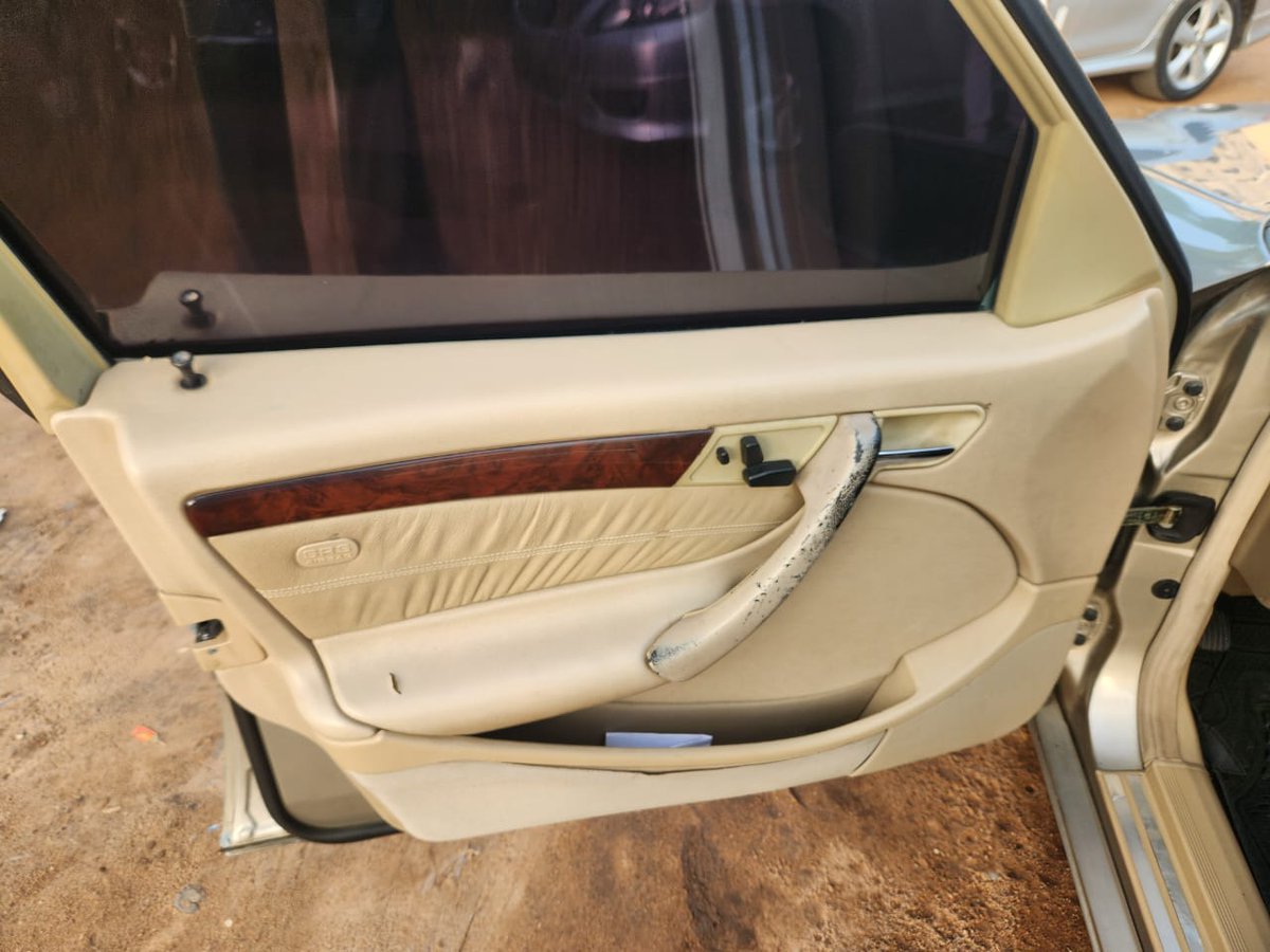 Riama_autos's tweet photo. EXTREMELY CLEAN BELGIUM STANDARD MERCEDES BENZ C230 
UNTEMPERED ENGINE (ML ENGINE)
CHILL AC 
NOT YOUR REGULAR 
 4.8M 
KADUNA https://t.co/DYrBe58Tif