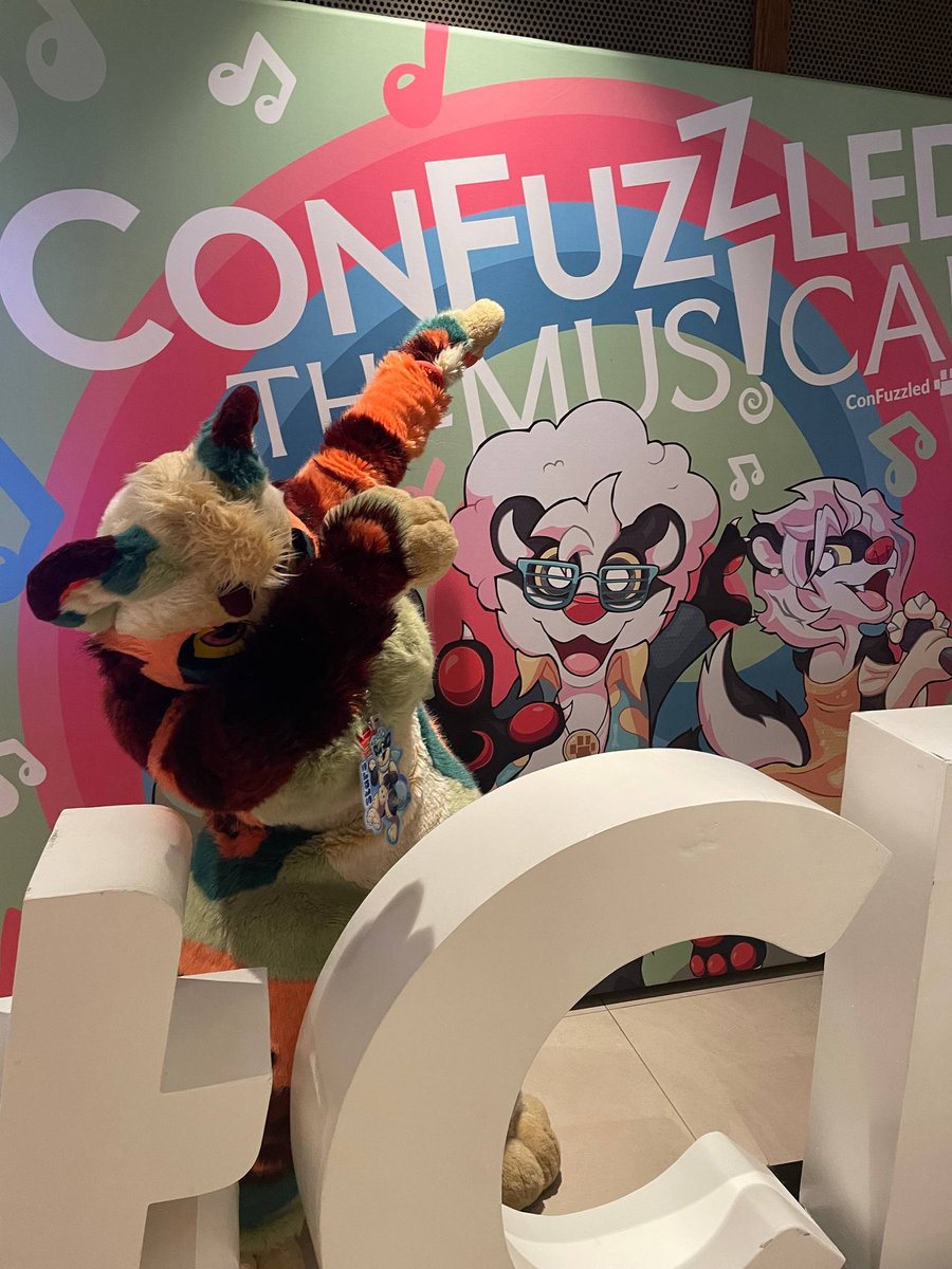 ShatteredShark's tweet photo. Forgot to post cfz hots &amp; nots
Hots:
* Many cool events
* Seeing lots of friendly people I don't usually see in person and those I do
* Sticking people in various inflatable suits
* Trying a few new and old things
* Finally awesome con pics thanks to friends! https://t.co/yKabswfHZd