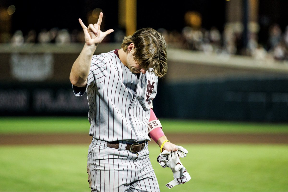 JoelTColeman's tweet photo. 🎼“Cause you see I’m a dinosaur. I should have died out a long time before.”🎶🎶🎶

@BryceChance4 is one of the last of his kind. As his State career winds down, let’s appreciate his story one more time:

📰 - https://t.co/fPXZr5GWC0 https://t.co/UwFvpSYjpA