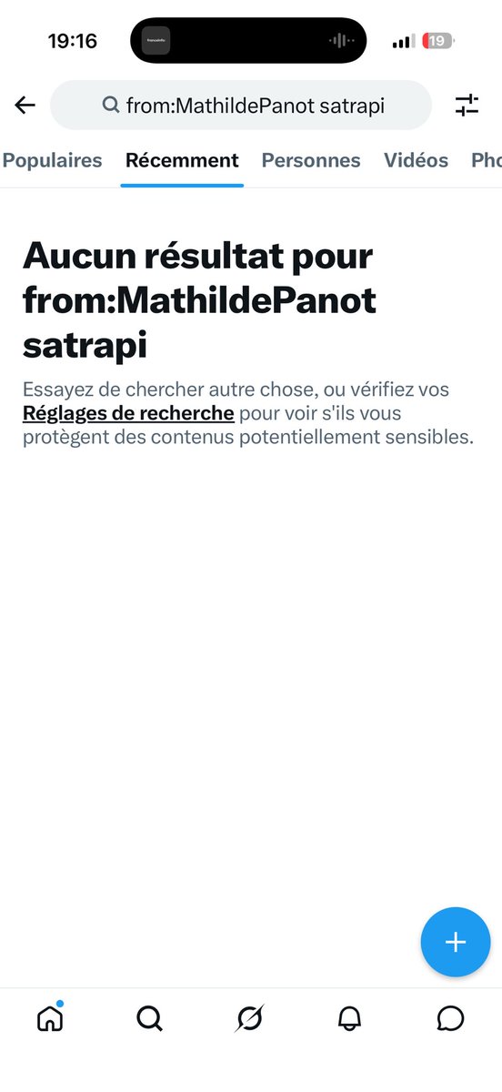 andzejkra's tweet photo. Qui a LFI a salué la mémoire de Satrapi ? 

Quand tu préfères le régime des mollahs aux femmes libres… https://t.co/wETaN2fxg9
