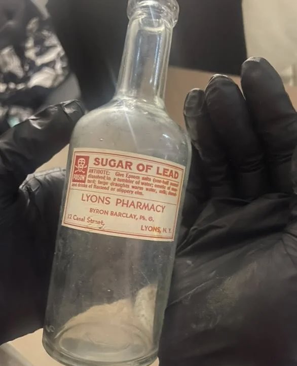 PhunQuiz's tweet photo. Bits and Pieces:

Today we know the harm of lead exposure, but just 150 years ago, we did not. Physicians freely prescribed lead acetate—sugar of lead—as a sedative, cough suppressant, muscle relaxant, as a gargle for throat lesions, and externally as an astringent.
#PhunQuiz https://t.co/nuzCSN7UdD