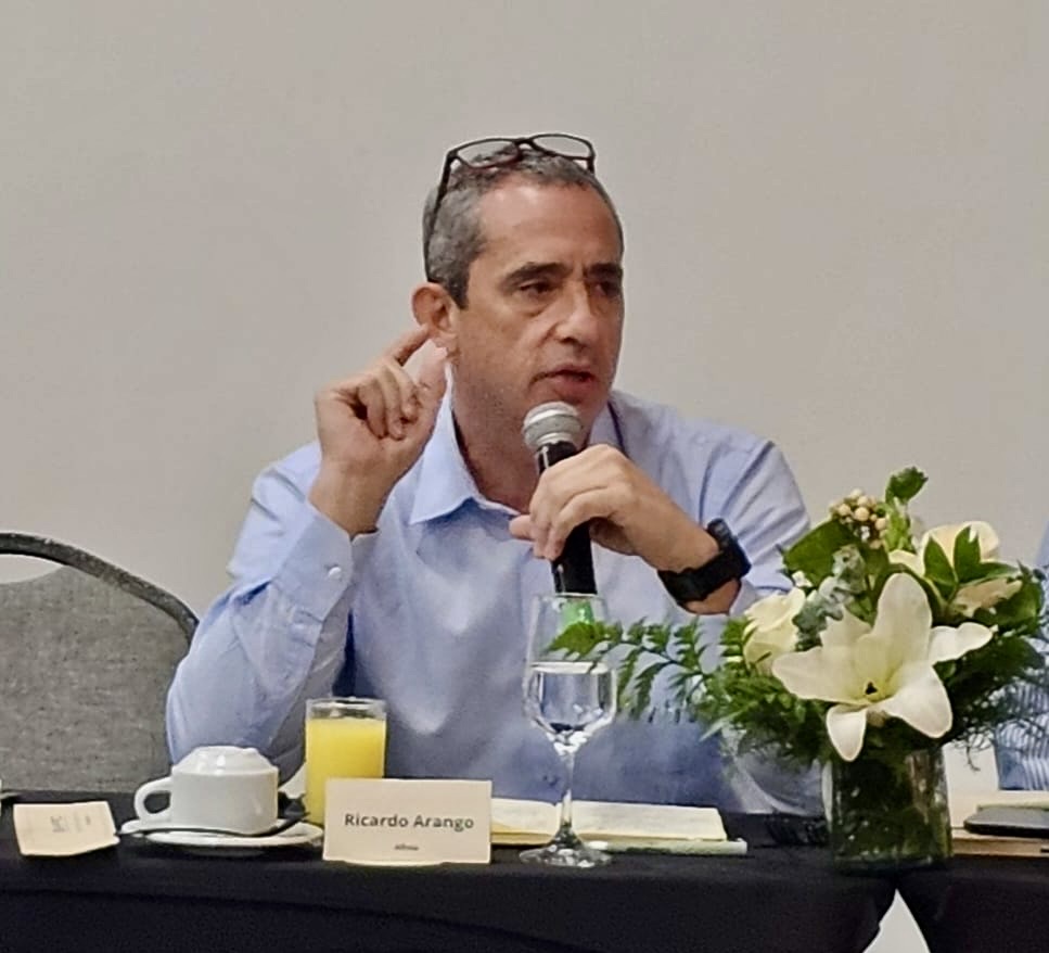rjarangor's tweet photo. Colombia necesita destrabar decisiones, avanzar con visión de Estado y actuar con urgencia ante riesgos de desabastecimiento. 
El Caribe no puede seguir al margen: está en el centro de la solución y del debate. 
Diálogo @SinproColombia un espacio para alinear actores. https://t.co/t9RLs2Eg3u