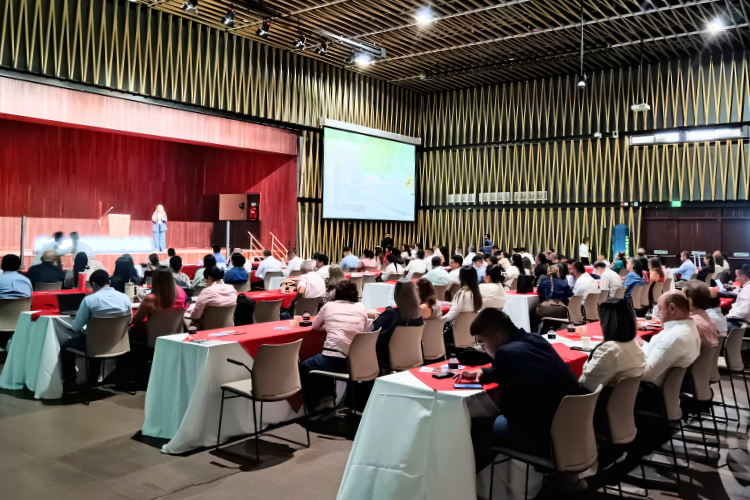 BascColombia's tweet photo. BASC presente en @Colfecar en tu Región 2026 – #Bucaramanga.

@bascoriente participó en @Colfecar en tu Región 2026, un importante espacio de encuentro para el sector transporte y logístico realizado en la ciudad de Bucaramanga.

El evento contó con la participación del Presidente de la Junta Directiva de BASC Oriente y BASC Colombia, el Sr. Óscar Sánchez, así como de los miembros de la Junta Directiva y del equipo de trabajo del Capítulo Regional, quienes acompañaron esta jornada de actualización, relacionamiento y fortalecimiento empresarial.

En BASC estamos comprometidos con espacios de diálogo y articulación con los diferentes actores del sector logístico y de transporte de la región.