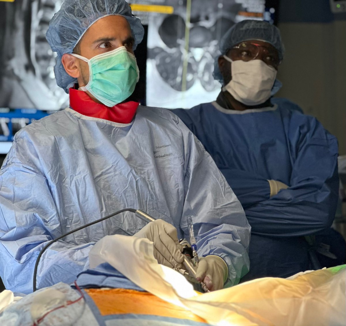 asadsakhter's tweet photo. late night spinal tumor resection, fusion, and endoscopic decompression with the king of the endoscope @DrJonOh @WashUNeurosurg https://t.co/g61QZ87bM3