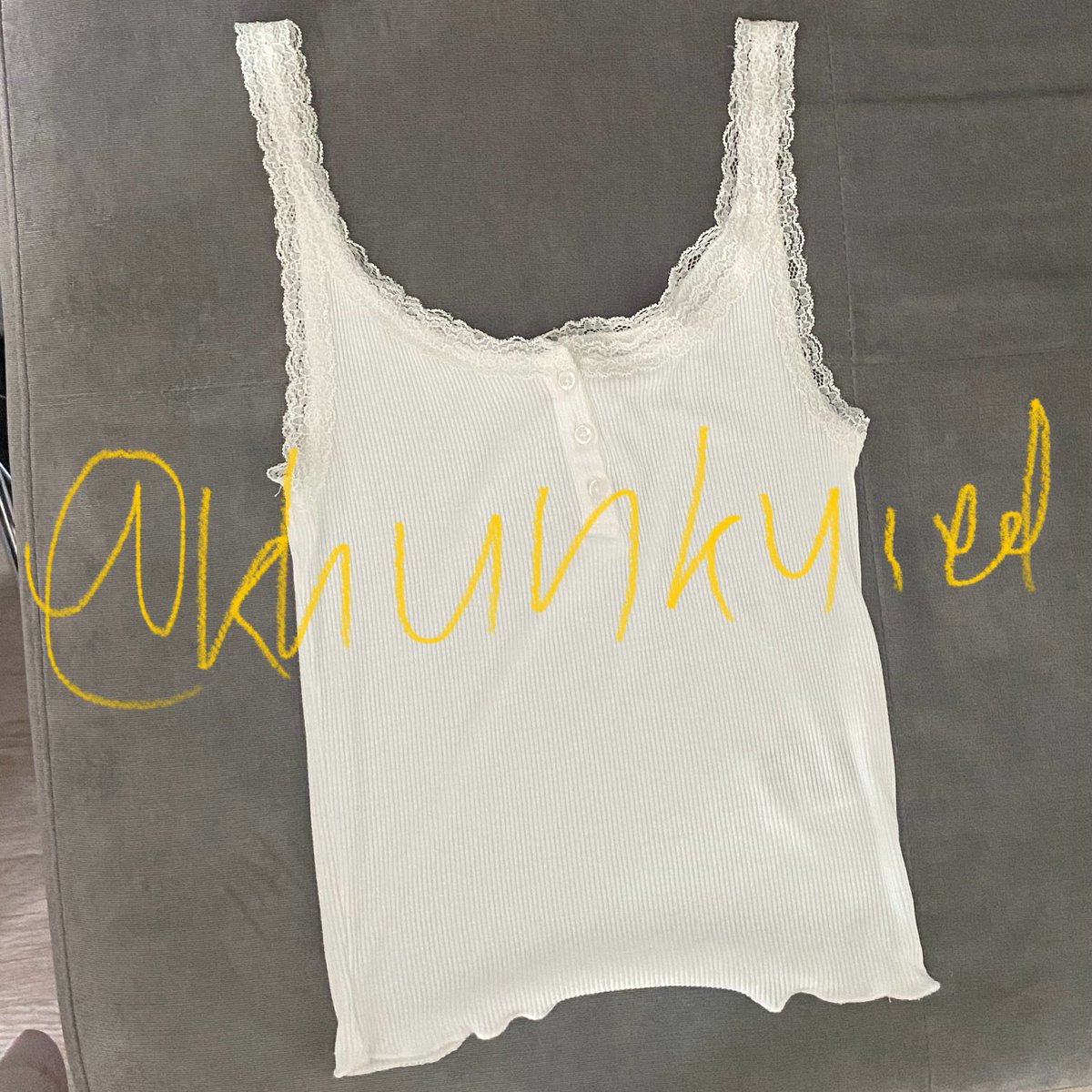 khunkused's tweet photo. เสื้อสายเดี่ยวลูกไม้ cotton on สีขาว size XS อกไม่เกิน 34
Used like new ใส่แค่ 1 ครั้ง

250 รวมส่ง

#cottonon #brandymelville #ส่งต่อbrandymelville #ส่งต่อcintage #ส่งต่อเสื้อผ้ามือสอง #ส่งต่อbrandy #vghbkk #brandymelvilleth #ส่งต่อcintageshop #ส่งต่อstylist https://t.co/foGtKH8UDP