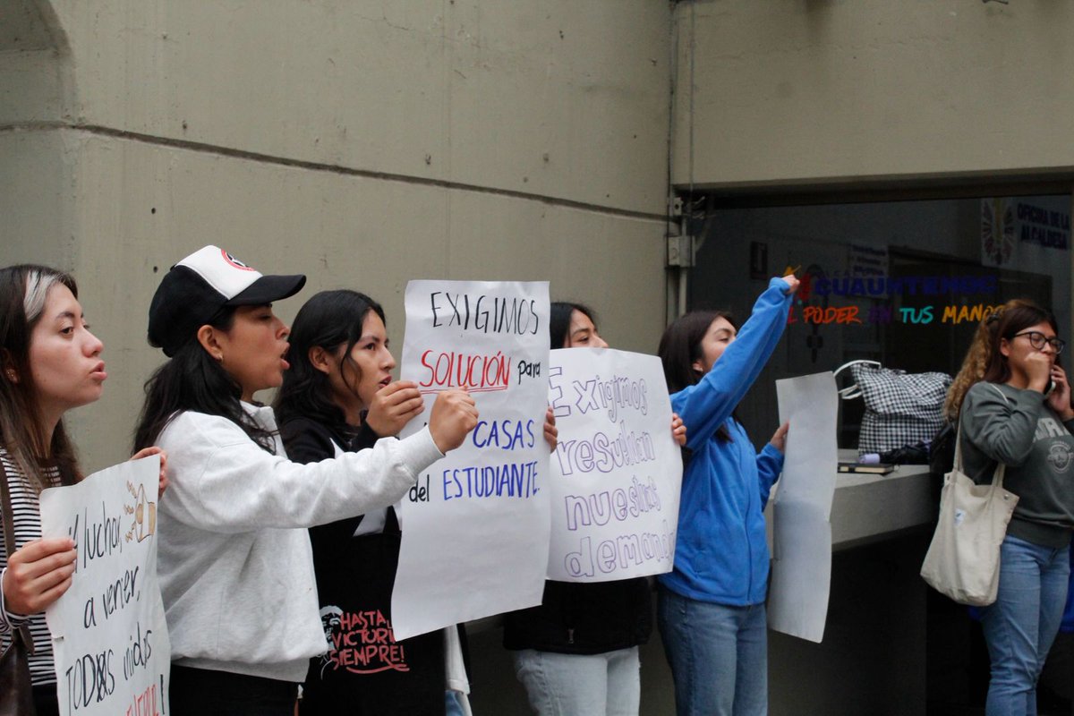 CNECALMECAC's tweet photo. "¡Exigimos atención a las demandas de los moradores de la Casa Nacional del Estudiante 'Calmécac' y la preparatoria Lázaro Cárdenas! Llevamos más de un año esperando respuesta y diálogo. ¡La educación es prioridad! @AlessandraRdlv @AlcCuahtemocMx #AlessandraEnemigaDeLaEducación" https://t.co/qVP65CRvOH