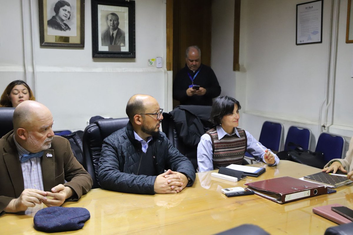 colmedchile's tweet photo. Nuestra Directiva Nacional se reúne con la directora del Hospital San Juan de Dios de Los Andes, Ana Lazcano Lemus, y el Subdirector Médico del recinto, Dr. Julio Cruz, para conversar sobre la realidad del establecimiento, sus principales desafíos y las oportunidades para fortalecer la atención de salud en beneficio de la comunidad.