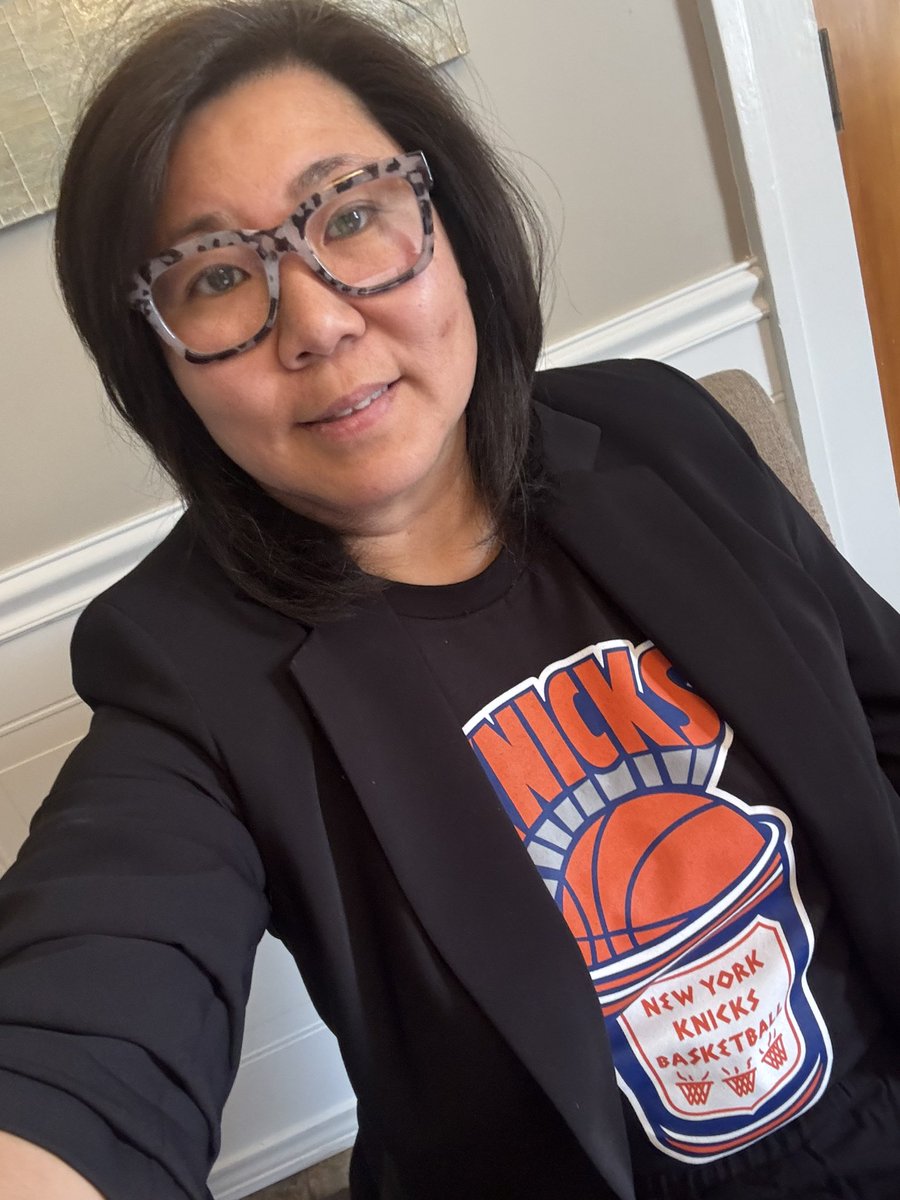 Grace4NY's tweet photo. New @nyknicks shirt, new posters! Fun! https://t.co/Av8ewSBZkU