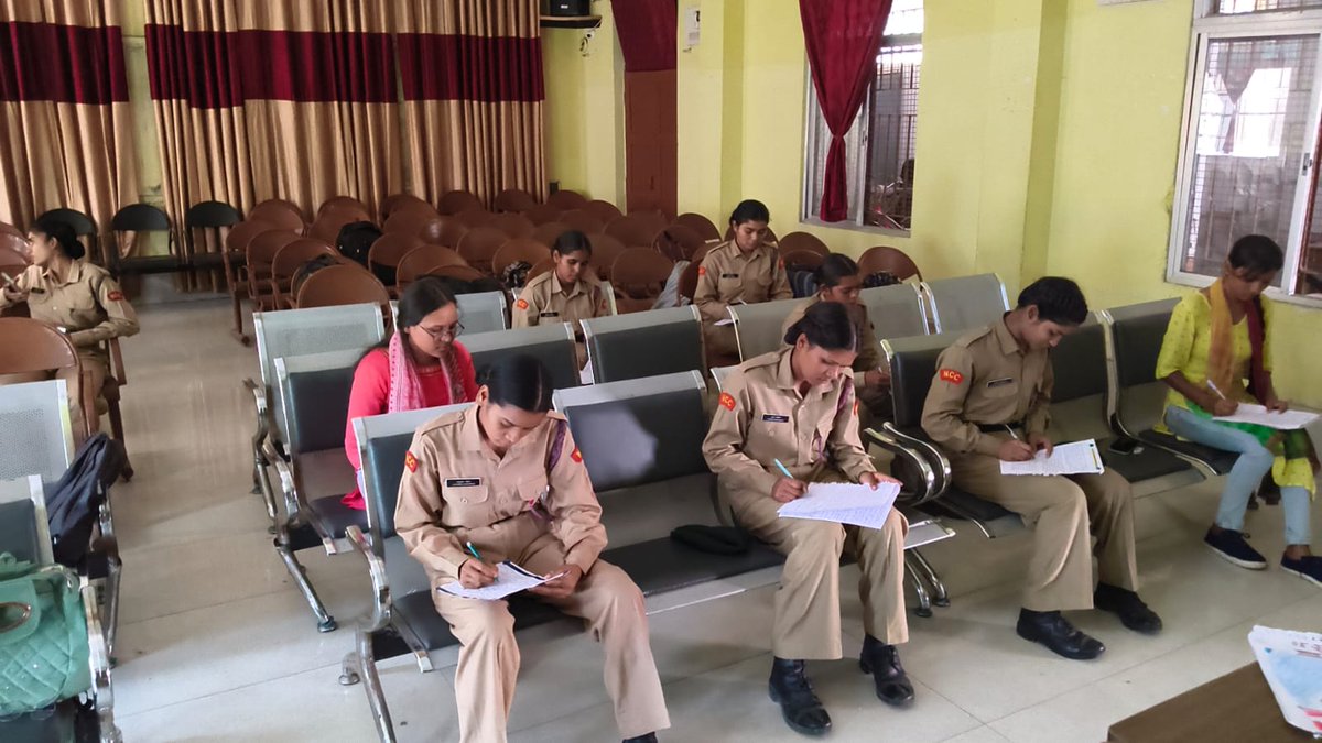 swarnkar_richa's tweet photo. विश्व पर्यावरण दिवस  विशेष #storywriting #postermaking #ncc #nss @_NSSIndia @YASMinistry @NSSRDChandigarh @ashokshrotinss @Rajkumarnss @NeetaBajpai5 @Abvvbilaspurcg @nssabvuCG @manojsinha812 @YKTiwari68 @Ajaykpatel04 @Madhu400000 @BhartiyaConnect @APAMYBHARATRMP @MYBharatHQ https://t.co/3Xna2xSNUo