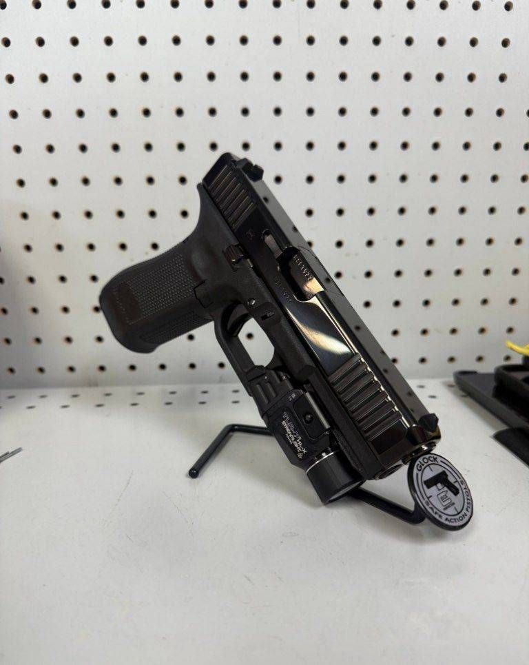 gun_plug99476's tweet photo. GLOCK 22
GEN 5 BLACK CHROME 
40 S&amp;W https://t.co/8hVDLzr6du