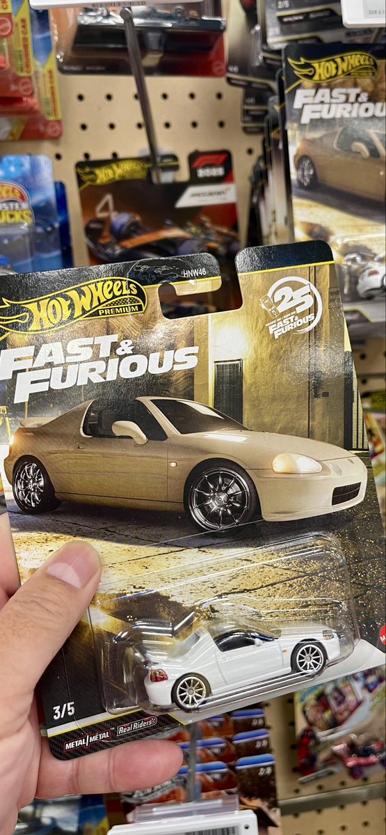 PatayCast's tweet photo. I’m starting to notice that this series is finally hitting the pegs on our side. Picked up the Del Sol but also keeping an eye out for the Chevy truck. #hotwheels #diecast #HondaDelSol #FreeItFriday https://t.co/6NyyyEa1HY