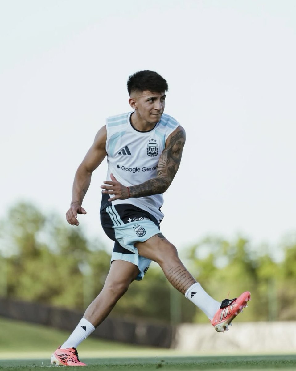 atletienglish's tweet photo. Our pibes are hard at work 🇦🇷👊 https://t.co/7DyH6lZjXa