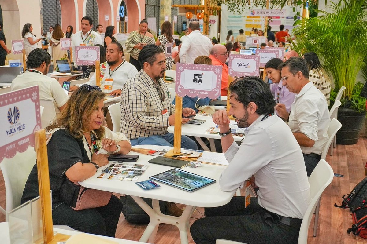DarioFlota's tweet photo. Concluyó #Kiiwik2026 en Yucatán, fortaleciendo la promoción y colaboración entre los destinos del #MundoMaya. 🌎

Junto al gobernador @huachodiazmena impulsamos el regreso de este encuentro, que volvió después de 13 años. https://t.co/5RXzcPobak