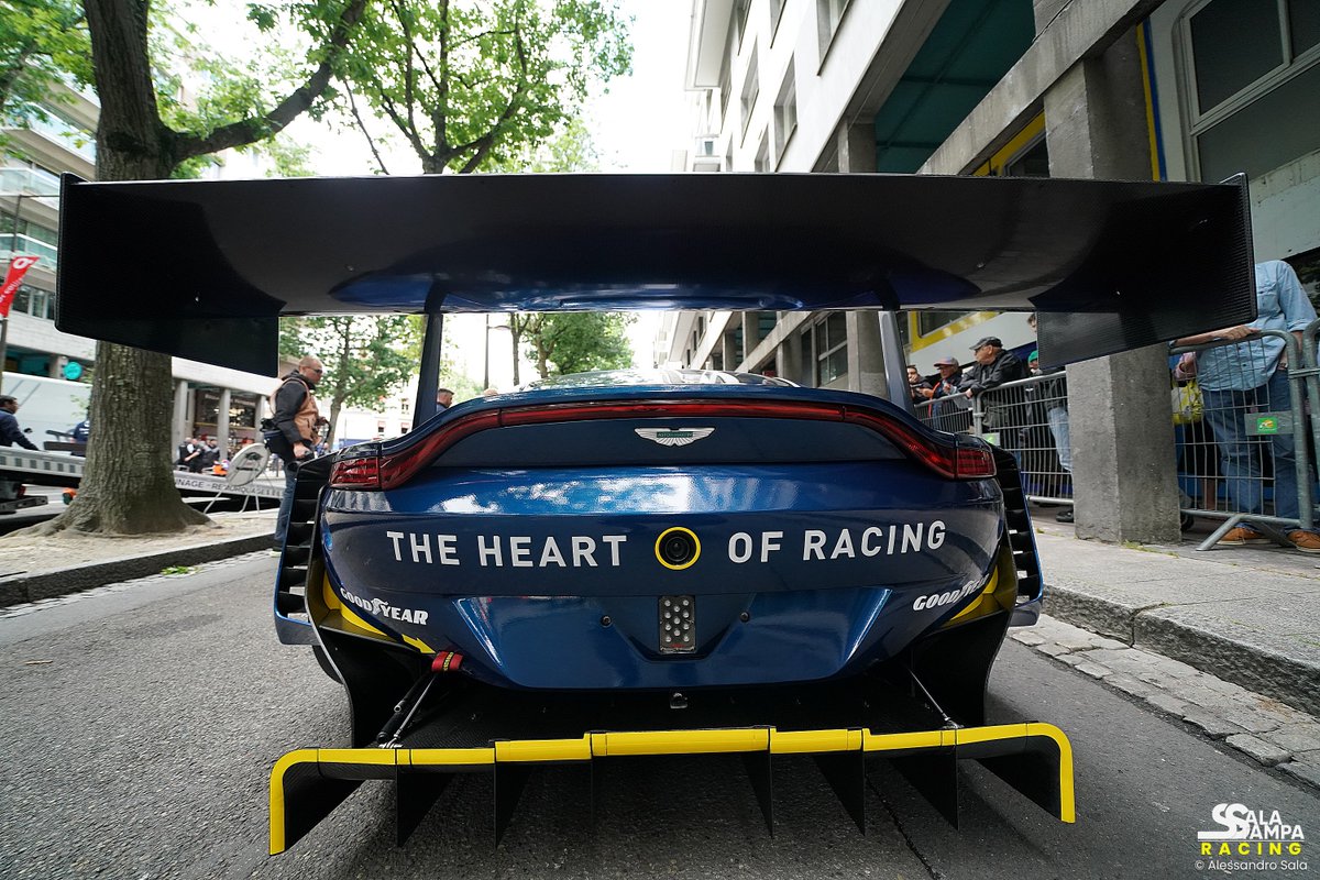 SalaStampRacing's tweet photo. #LeMans24 Scatti dal centro città x classico appuntamento downtown #Pesage Le mie visioni in 4k (📷 @AlessandroSala1) #endurance https://t.co/uWxEyVkoNK